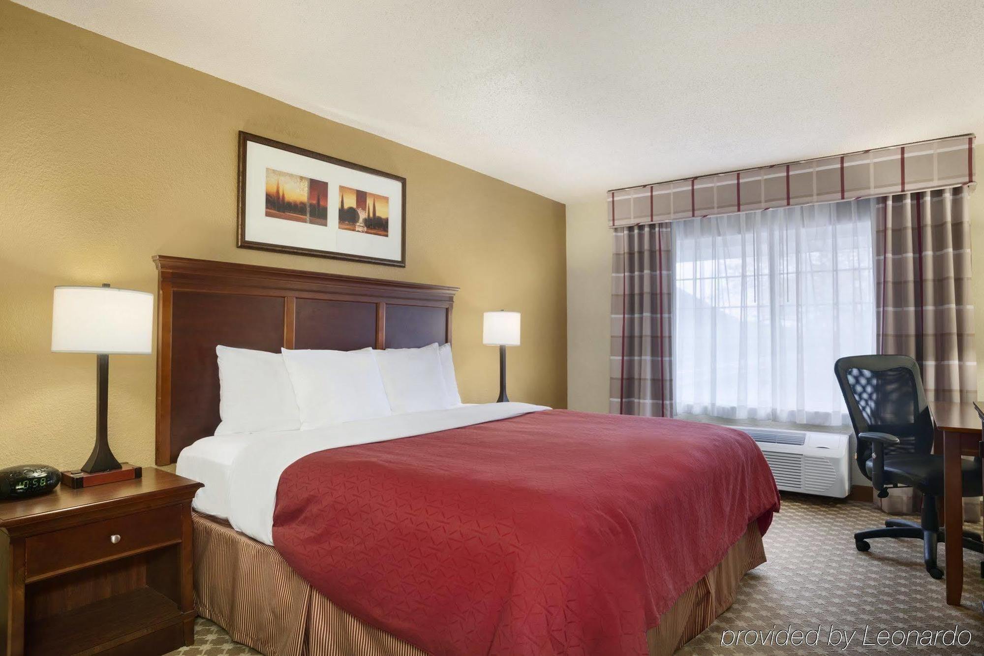Hotel Country & By Radisson, Kalamazoo, Mi 3*